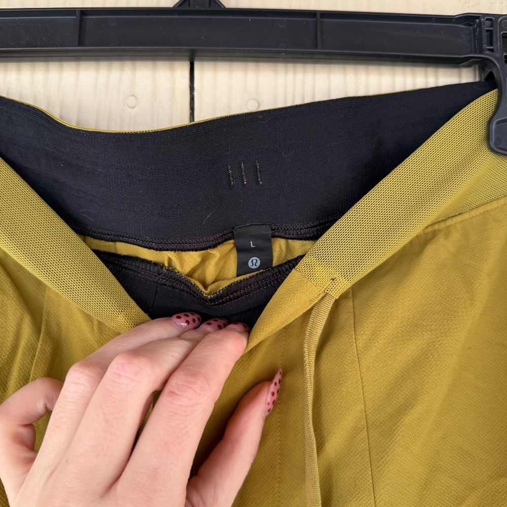 Lululemon License to Train Shorts - Picture 4 of 5